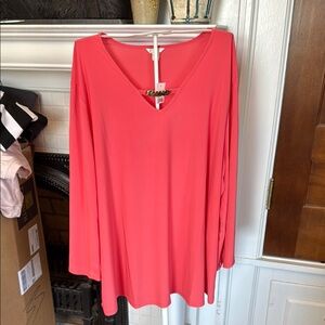 Cato Women's V-Neck Coral Top.‎ NWT.